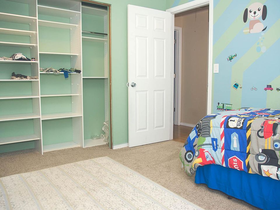 Upstairs middle bedroom with built in shelving.