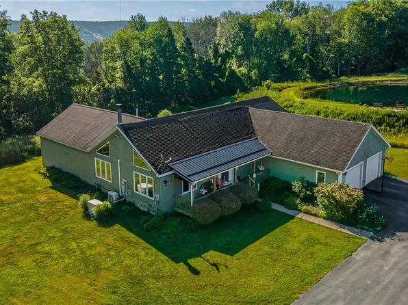1108 Underhill Rd, East Aurora, NY 14052