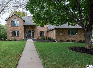 2310 Larchdale Dr, Lincoln, NE 68506