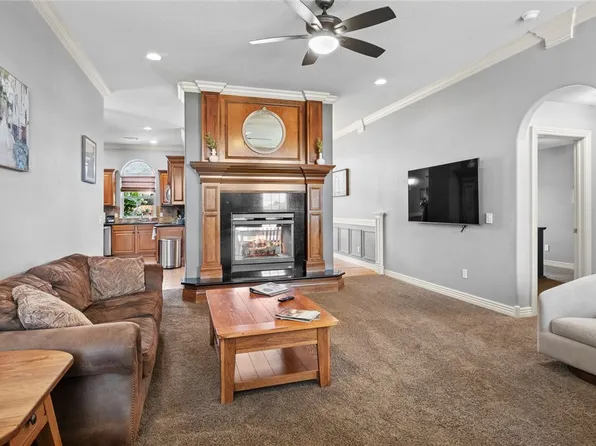 300 Windsor Dr, Centerton, AR 72719
