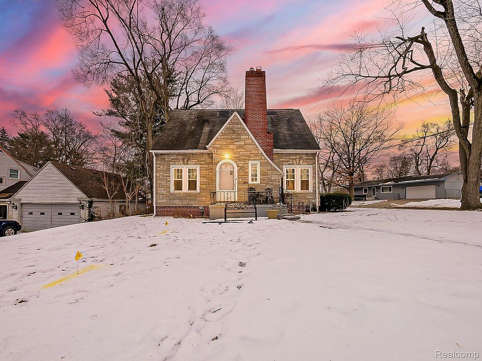 1st image of 65 Illinois Ave