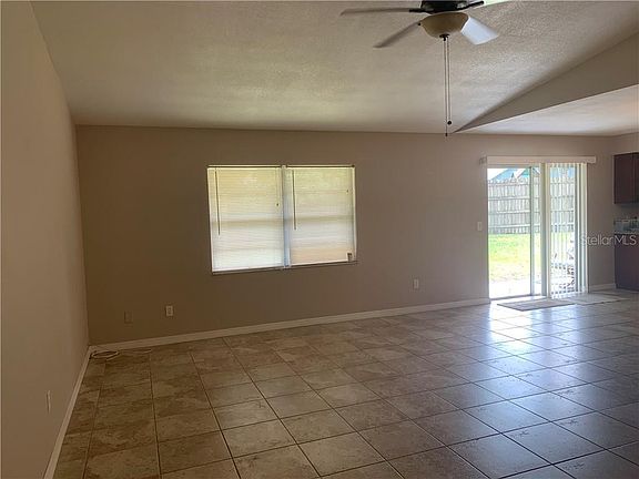 4th image of 13729 Country Court Dr