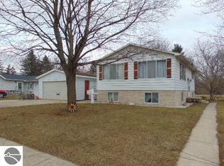 335 S Ithaca St, Ithaca, MI 48847