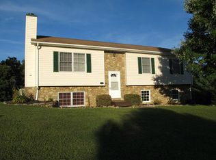 8055 Arabian Ln, Catawba, VA 24070