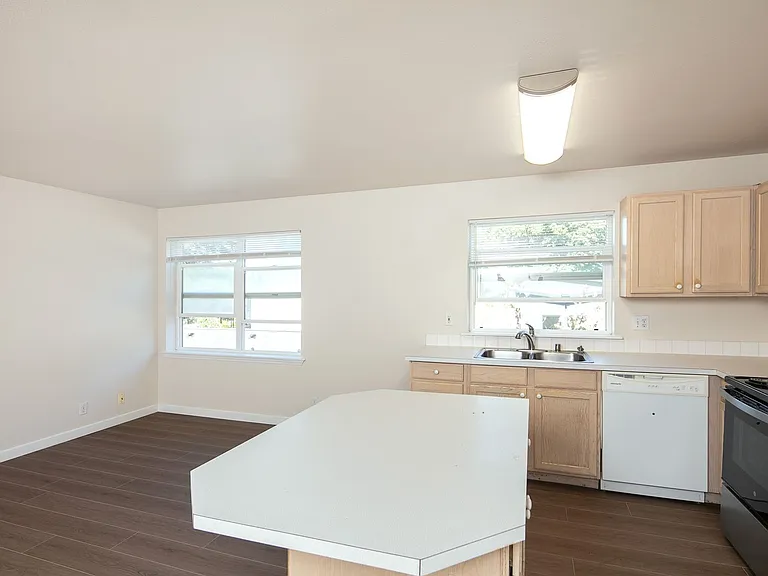 928 N 97th St Apartments — Photo 28
