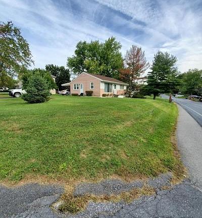 3rd image of 830 Magaro Rd