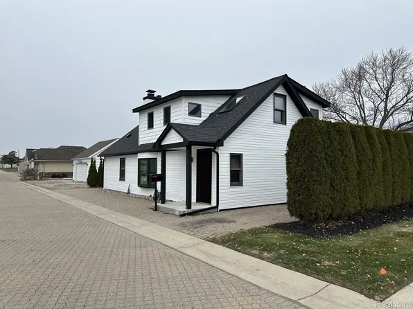 48481 Harbor Dr, Chesterfield, MI 48047