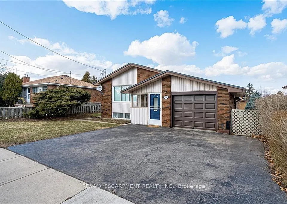116 Mohawk Rd W