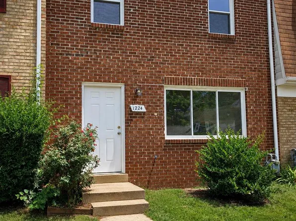 1224 Thomas Jefferson Pl, Fredericksburg, VA 22405