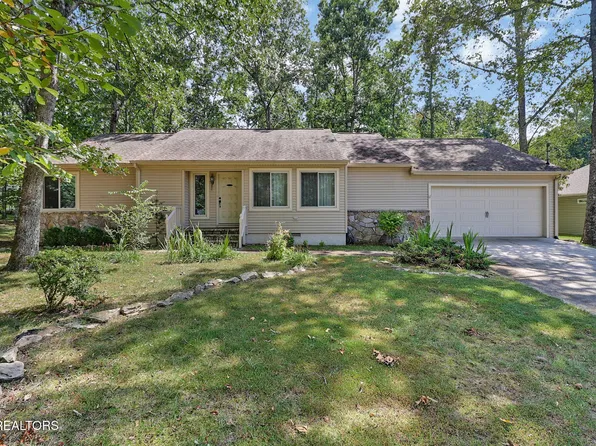 105 Anglewood Dr, Crossville, TN 38558