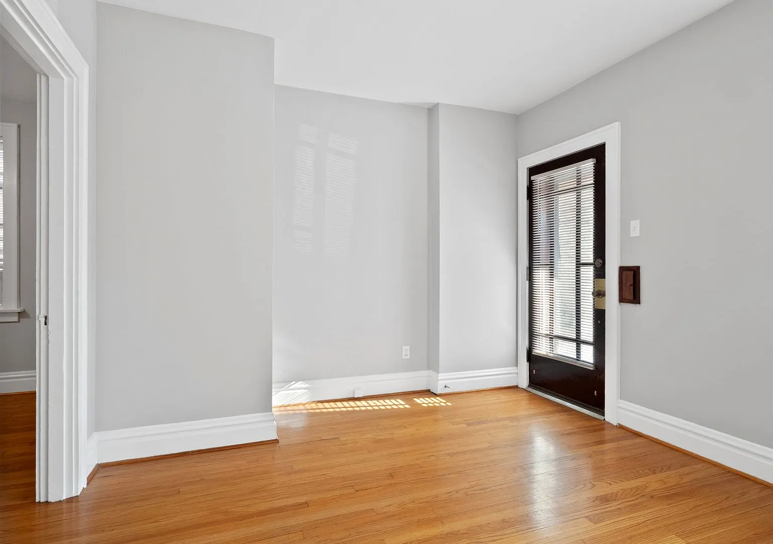 Cute First-Floor — Photo 4