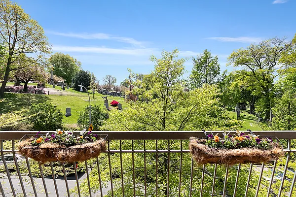 Sold by Compass | media 7