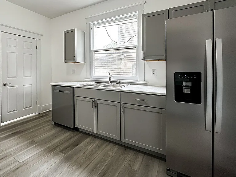2122 Bancroft St — Photo 30