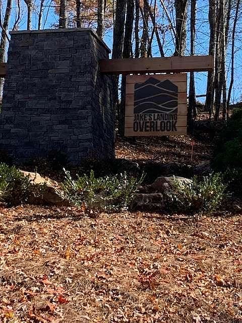 1st image of 6 Lake Top Ln
