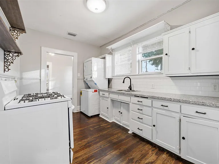 3003 School St — Photo 9