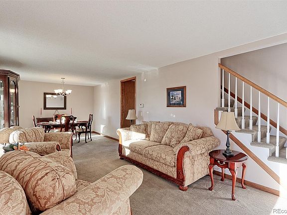 3rd image of 1102 S Oak Cir