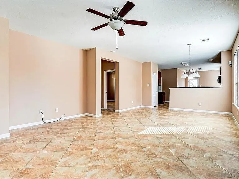907 Aft Valley Dr — Photo 3
