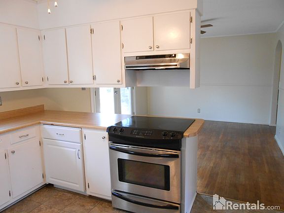 4th image of 128 Forestdale Dr