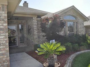 613 Reagan Ln, Burleson, TX 76028