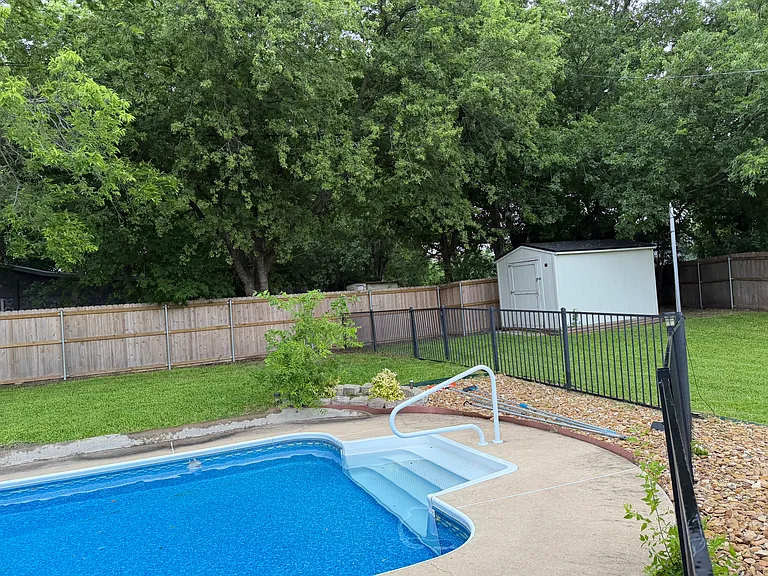 621 S Roy Reynolds Dr — Photo 7