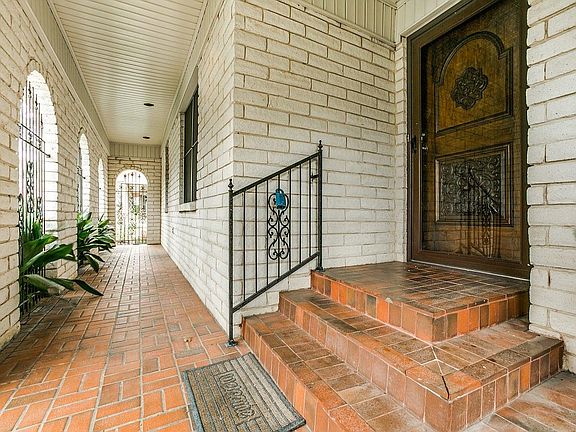 3rd image of 306 Bluebonnet Dr