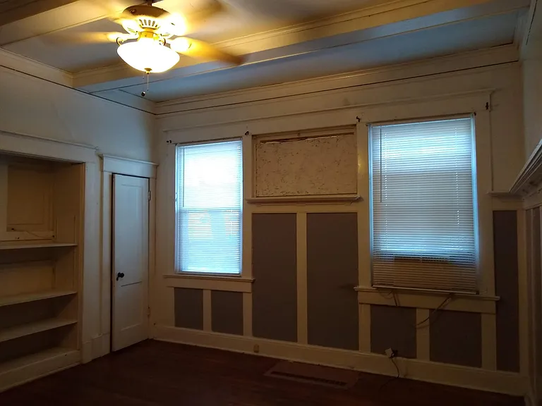 Living Room
Hardwood floors / Closet / Shelving / blinds