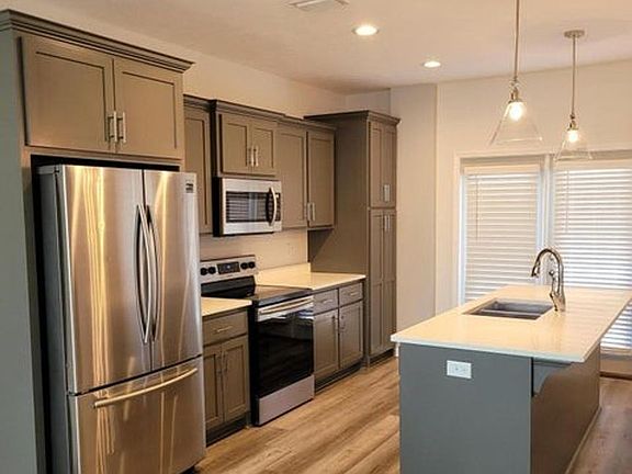 4th image of 5817 Jasmine Ct