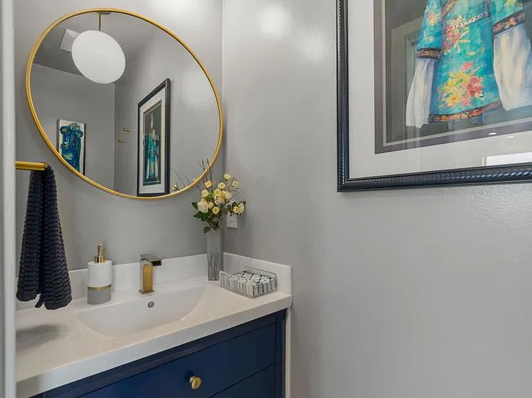 2030 N Altadena Dr — Photo 37