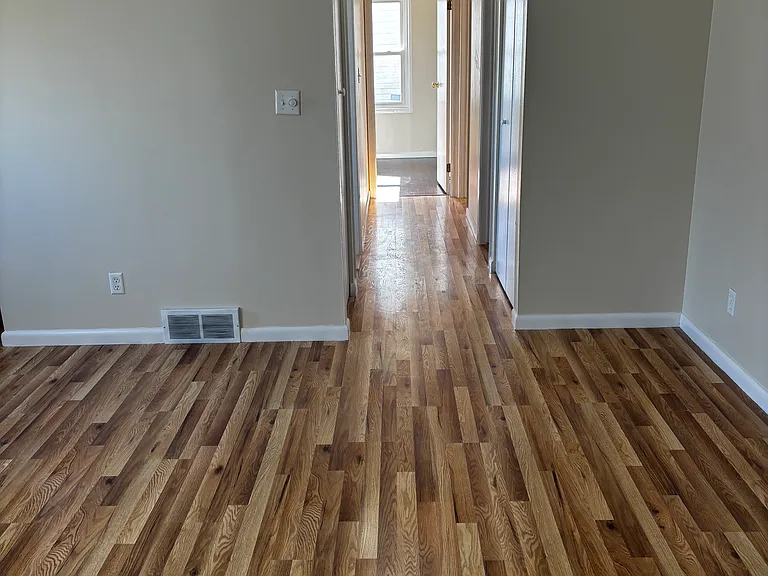 548 Notre Dame Ave — Photo 10