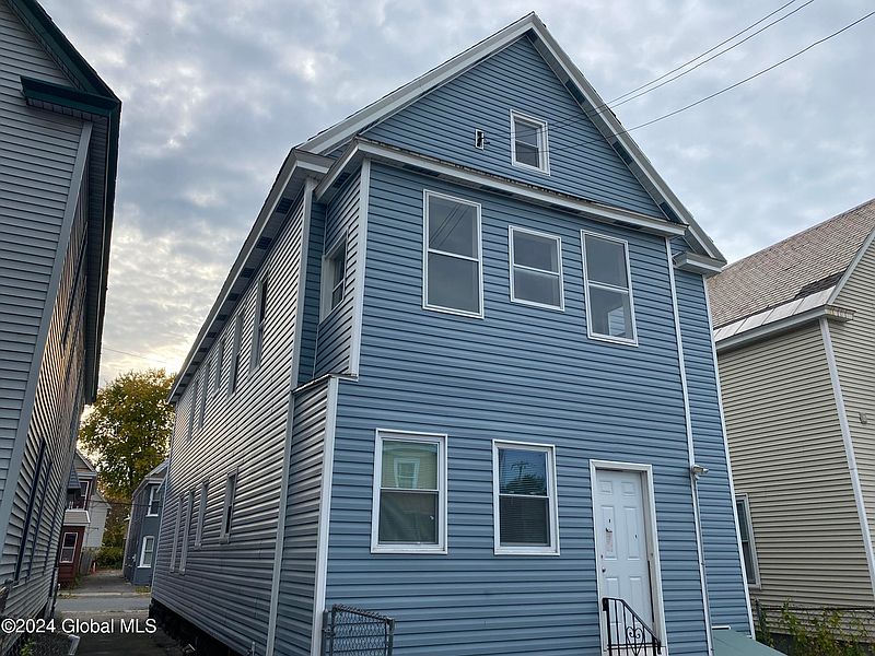 3rd image of 809 Grant Avenue