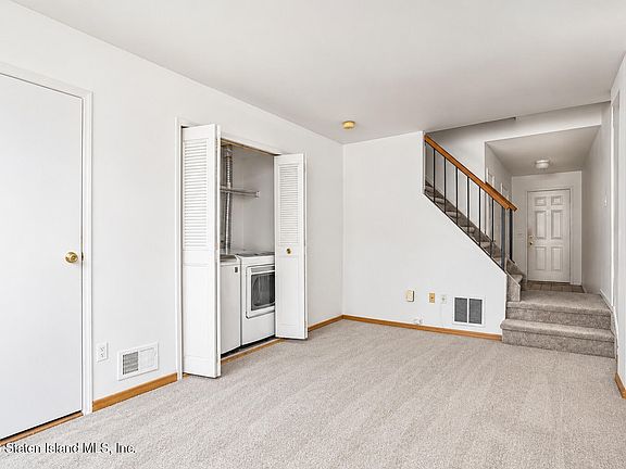 3rd image of 50 Zachary Ct