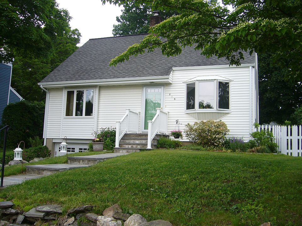 1st image of 215 Bainbridge Ave