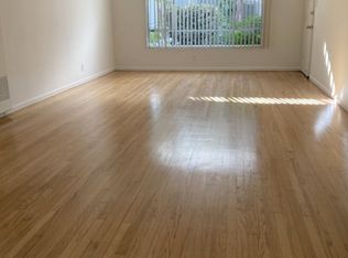 11660 Chenault St #102, Los Angeles, CA 90049