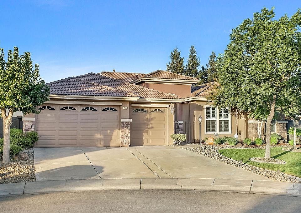 1st image of 15 Cadbury Ct