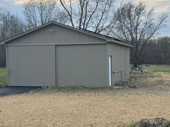 27638 W Huron River Dr, Flat Rock, MI 48134