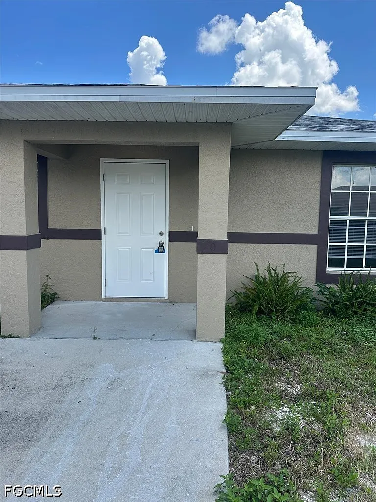 3 bed, 2.0 bath, 2232 sqft, $1,600 — Photo 1