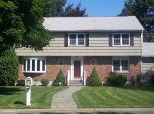 5 Saint Nicholas Dr, Bridgeport, CT 06604