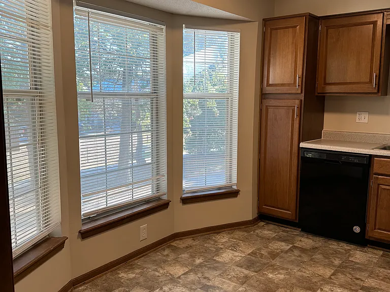 1320 NW Village Dr — Photo 6