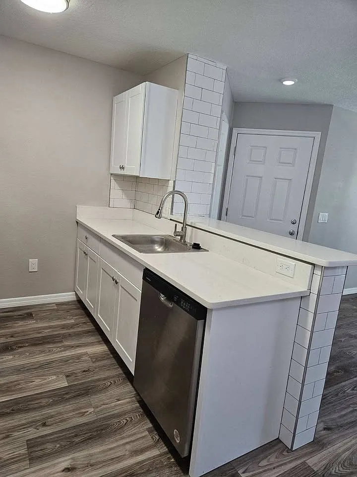 1 bed, 648 sqft, $1,300 — Photo 2