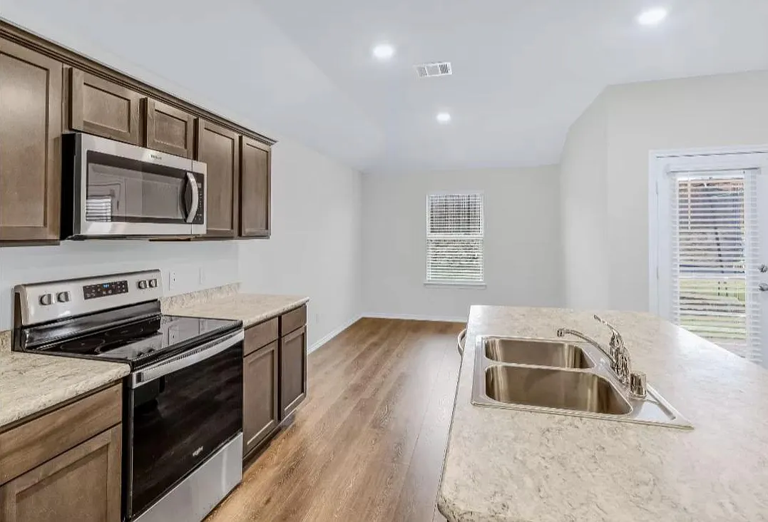 4 bed, 1721 sqft, $2,350 — Photo 1