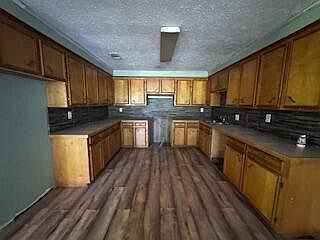 4th image of 314 Main St S