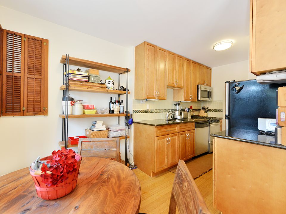 1st image of 100 W 93rd St APT 3B