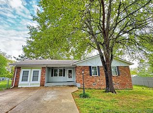 112 Songbird Dr, Tahlequah, OK 74464