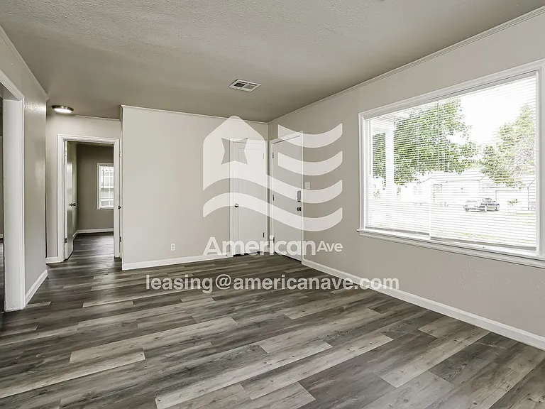 1583630_003_living_room_12805113.jpg