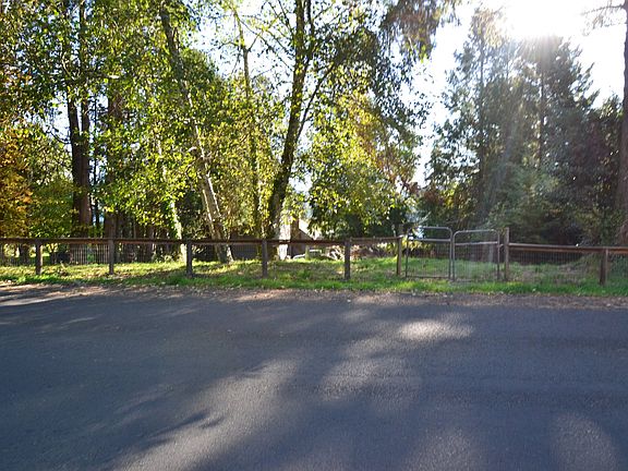 5th image of 4740 NE Johns Ave