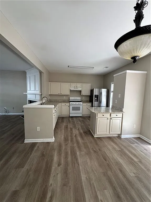 3 bed, 2.5 bath, 1316 sqft, $2,000 — Photo 4