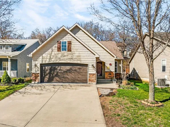 11054 Whispering Ln, Kansas City, KS 66109