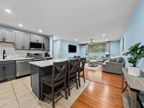 80 N Warren St APT 32, Woburn, MA 01801