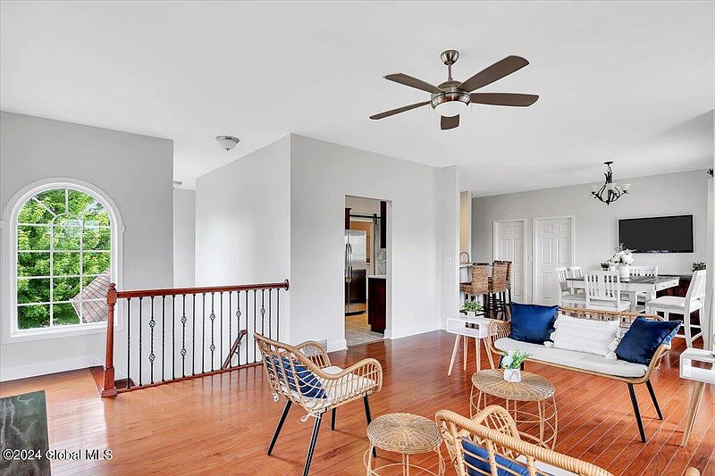 5th image of 12 Beacon Street