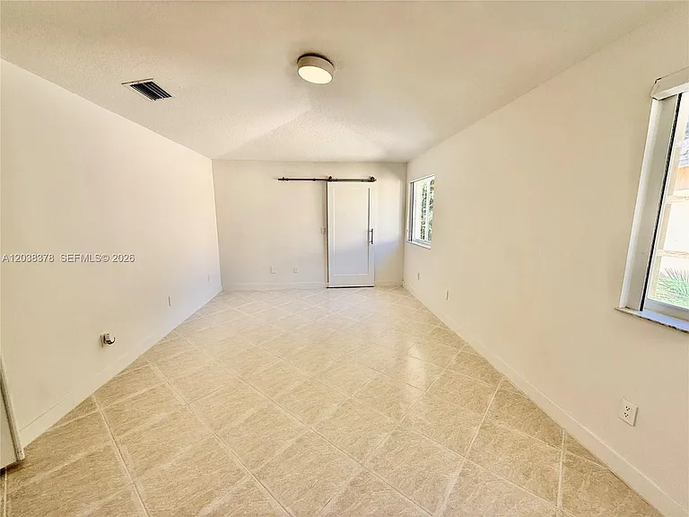 9425 NW 47th Ter — Photo 28